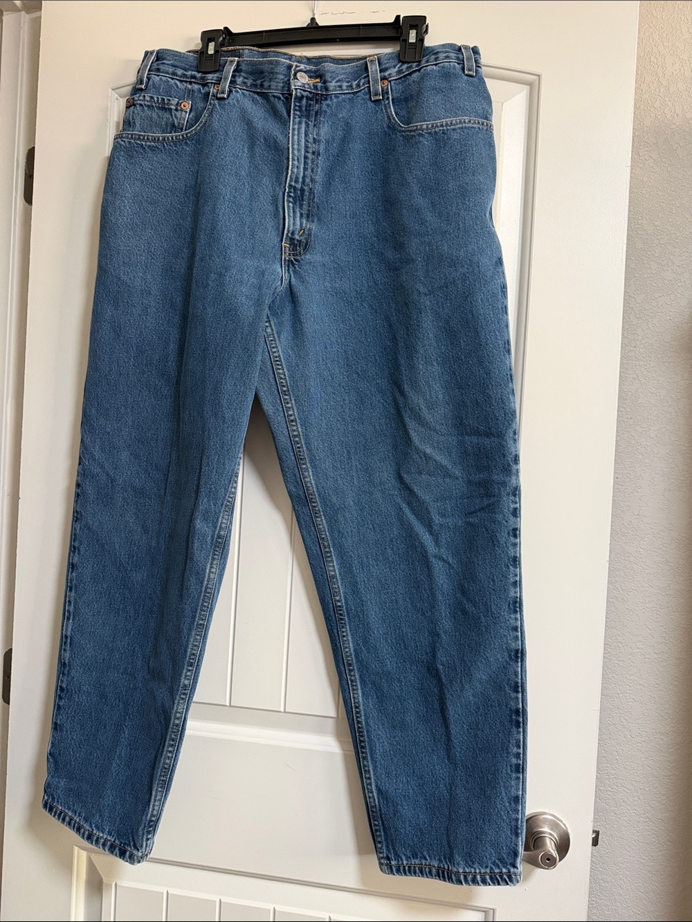 Classic Levi’s Men's Jeans in Medium Blue - Loose Fit Tapered Leg